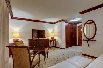 Фото номера Deluxe King Room Without Balcony and Street View Отель Shiroka Laka Hotel г. Широка-Лыка 6